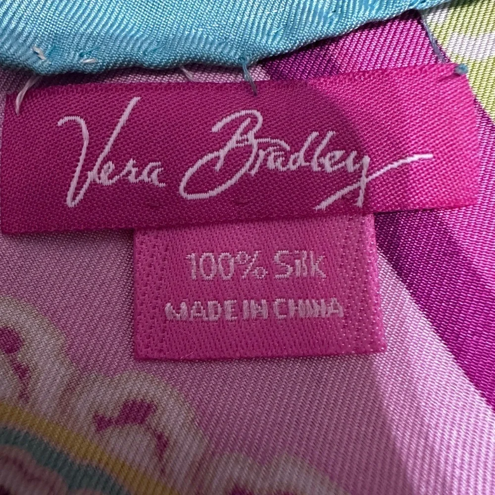 🛍️ Vera Breadley100% Silk Scarf   Measure 27X26  super cute color